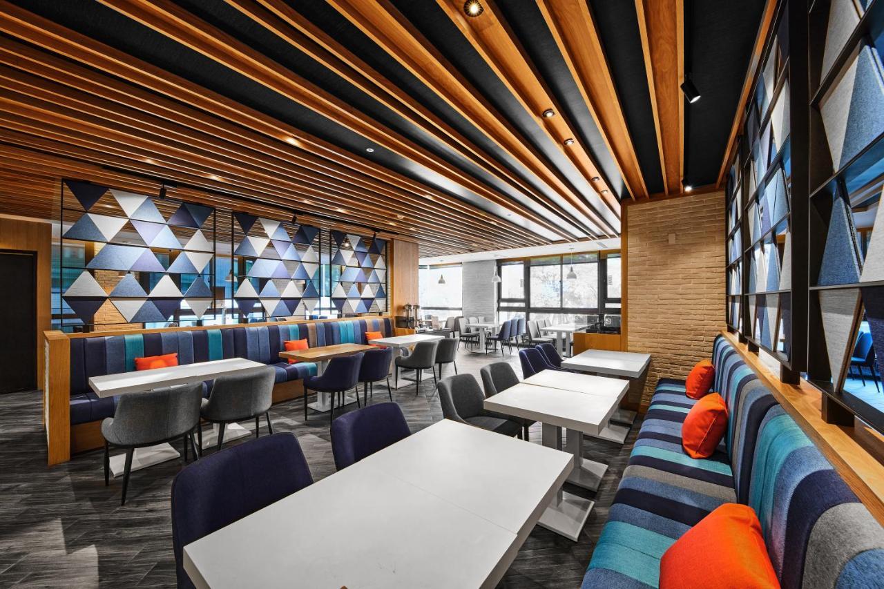 Holiday Inn Express Kaohsiung Love River By Ihg Zewnętrze zdjęcie