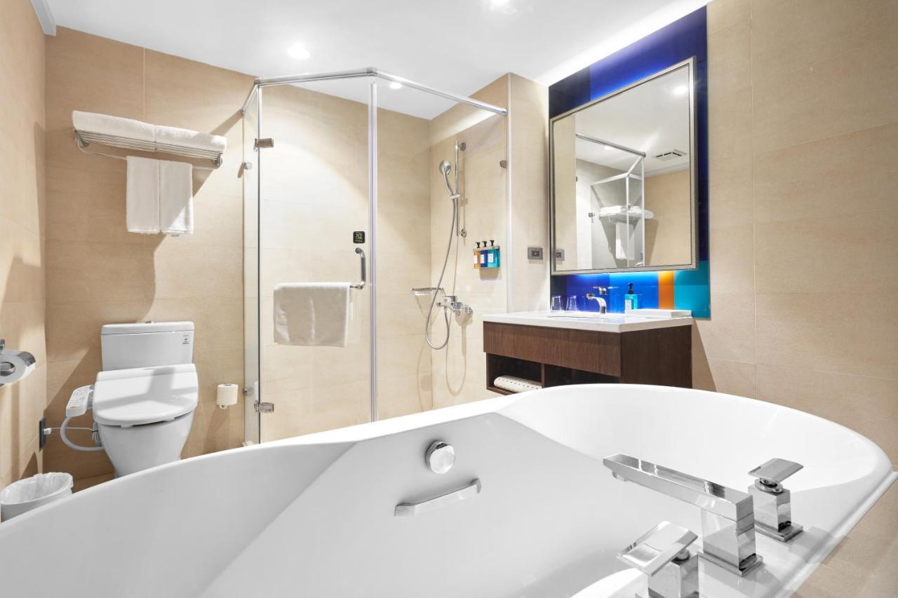 Holiday Inn Express Kaohsiung Love River By Ihg Zewnętrze zdjęcie