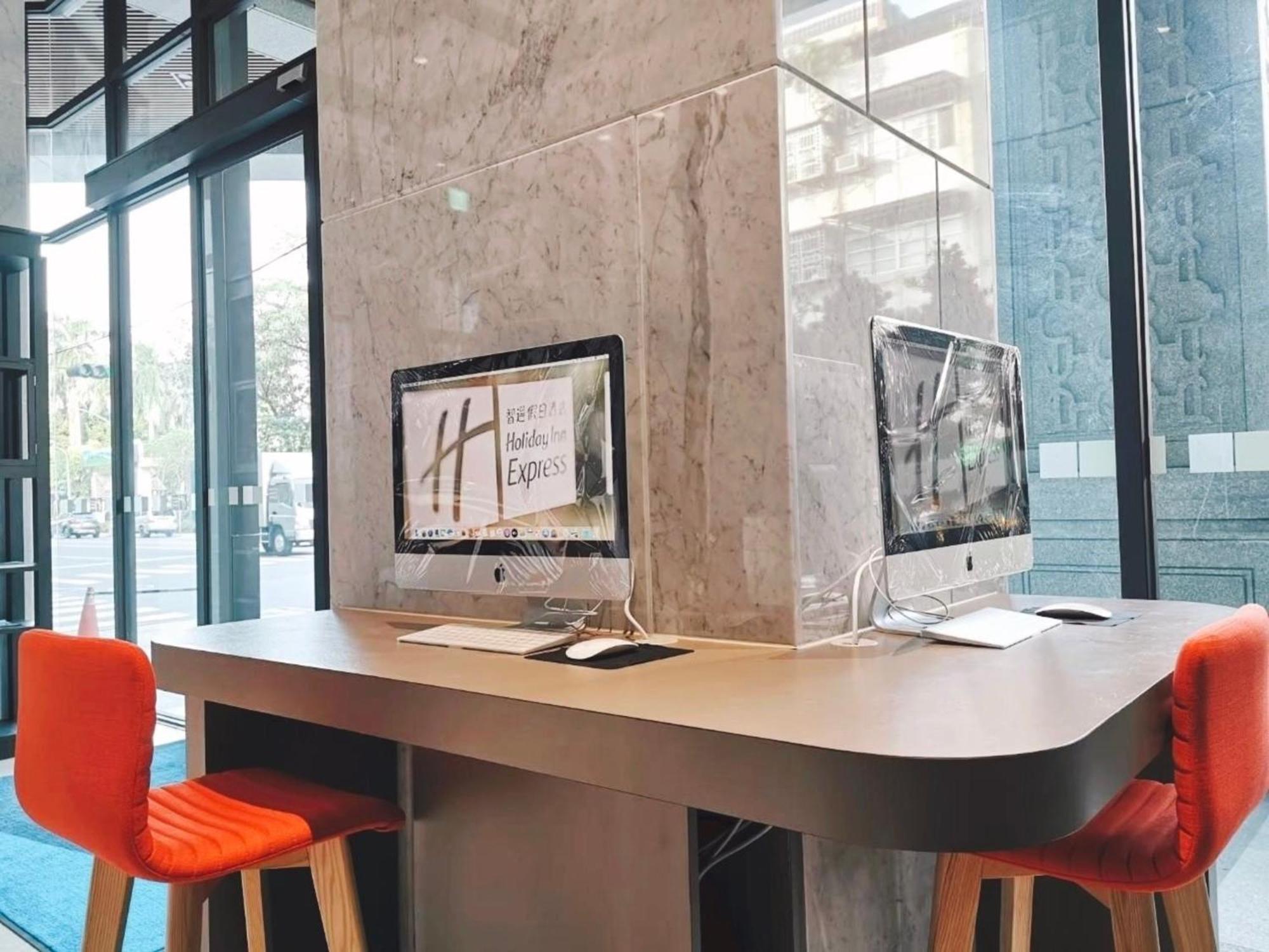 Holiday Inn Express Kaohsiung Love River By Ihg Zewnętrze zdjęcie